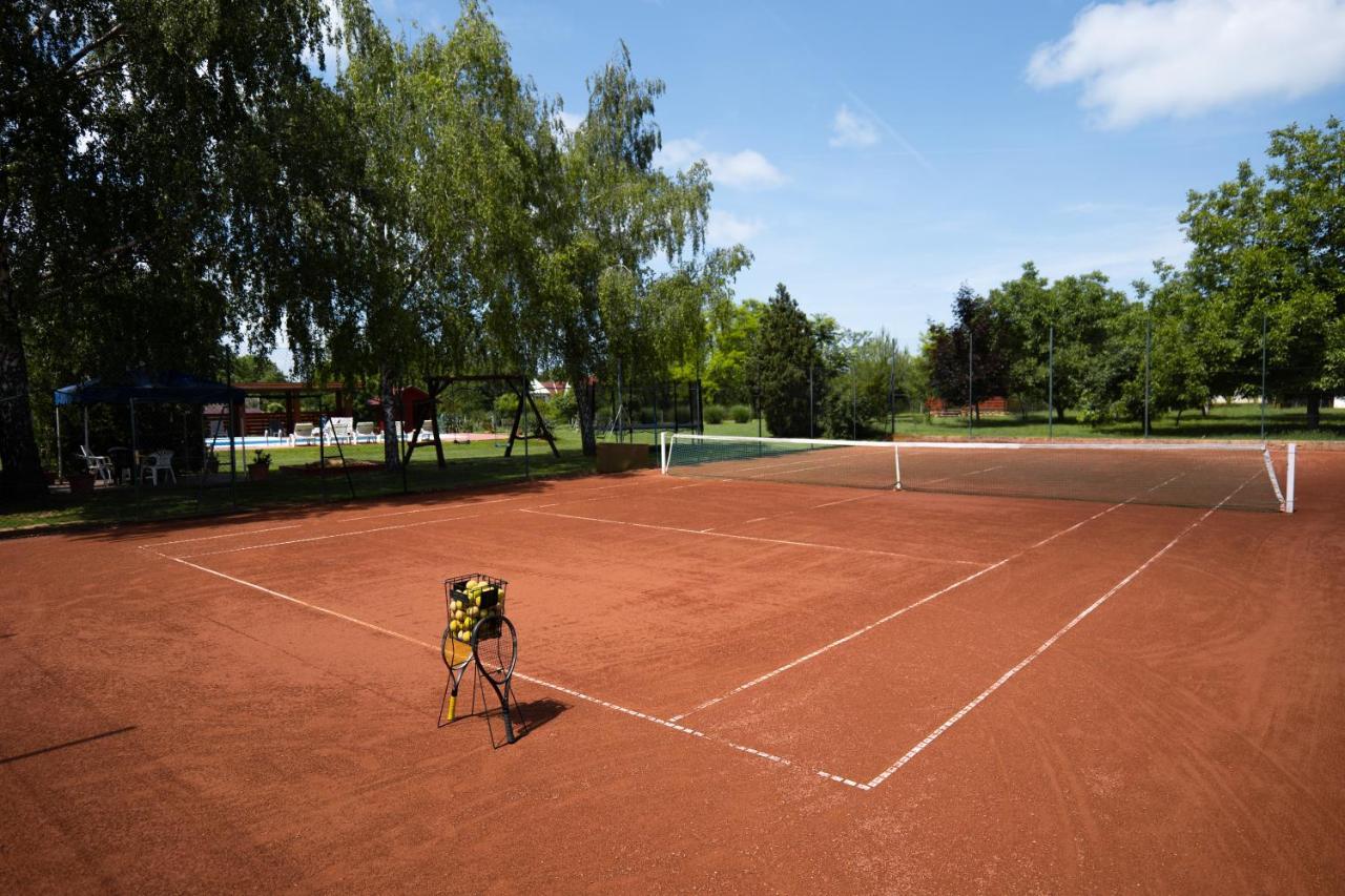 Tennis Guesthouse Ordacsehi 외부 사진